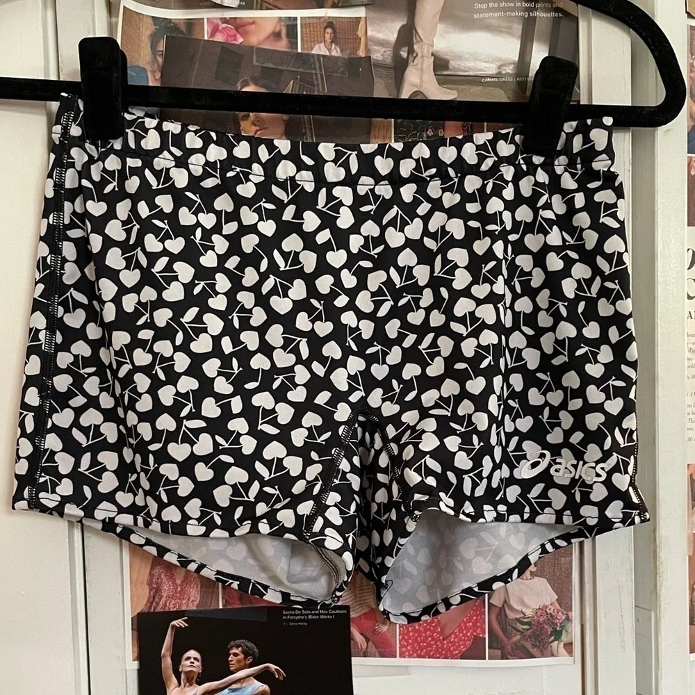 ASICS Medium Athletic Shorts 4” Inseam in 🍒 Print 🍒 - Picture 5 of 8